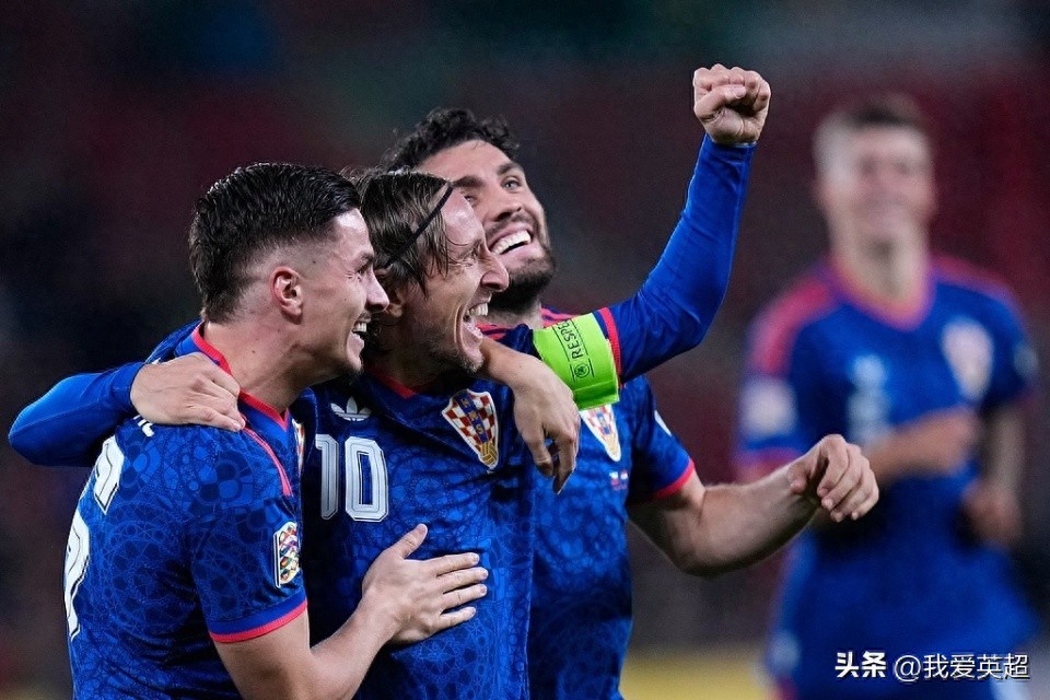 2-1! Luka Modric 41 tuổi lập siêu phẩm giúp Croatia có chiến thắng mở màn tại Nations League, được chấm 8,2 điểm – cao nhất trận đấu.