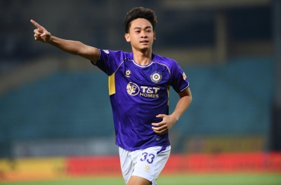 Liên tiếp lập công, trung vệ 20 tuổi cao 1m83 gây sốt V.League