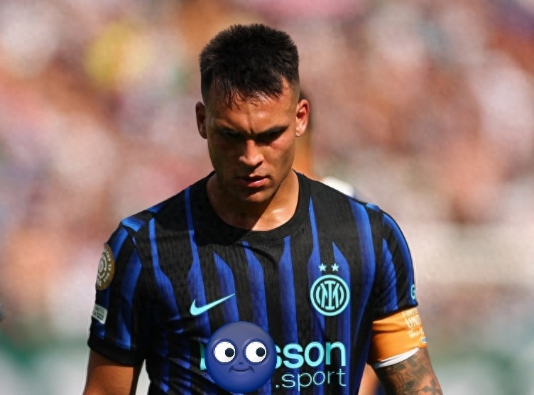 Năm 2025 là một năm đầy đau thương của Inter Milan, vẫn là hình ảnh đại diện của Serie A nhưng để mất chức vô địch chỉ vì 1 điểm và thất bại thảm hại ở chung kết Champions League.