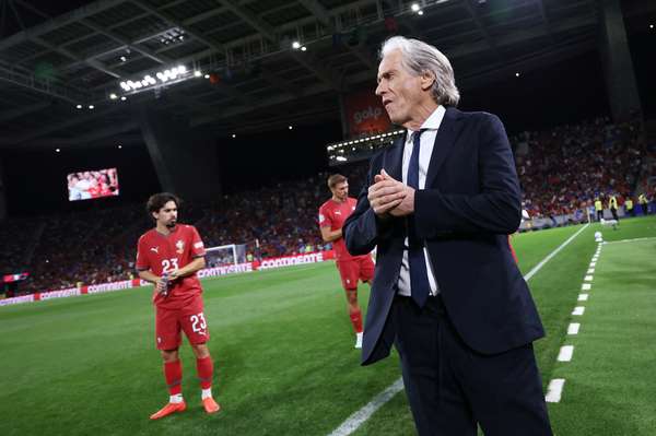 'Dự kiến ra sân': Jorge Jesus để ngỏ cơ hội cho Ronaldo ở tuyển Bồ Đào Nha