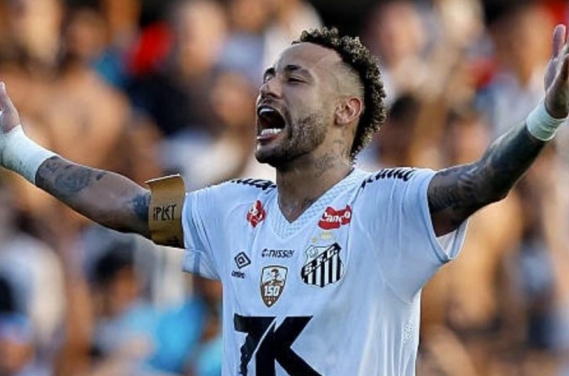 Trở lại huy hoàng, Neymar lập hattrick lịch sử cứu cả mùa giải của Santos