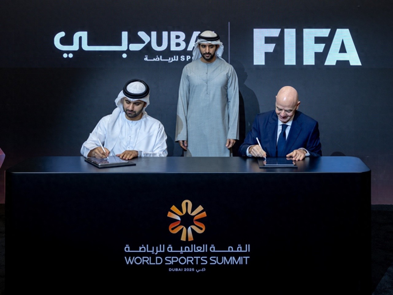 Thần Tài đến rồi! FIFA hợp tác với Dubai sáng lập giải thưởng mới, người hâm mộ trêu chọc: Trung Đông chính thức gia nhập sân chơi đỉnh cao