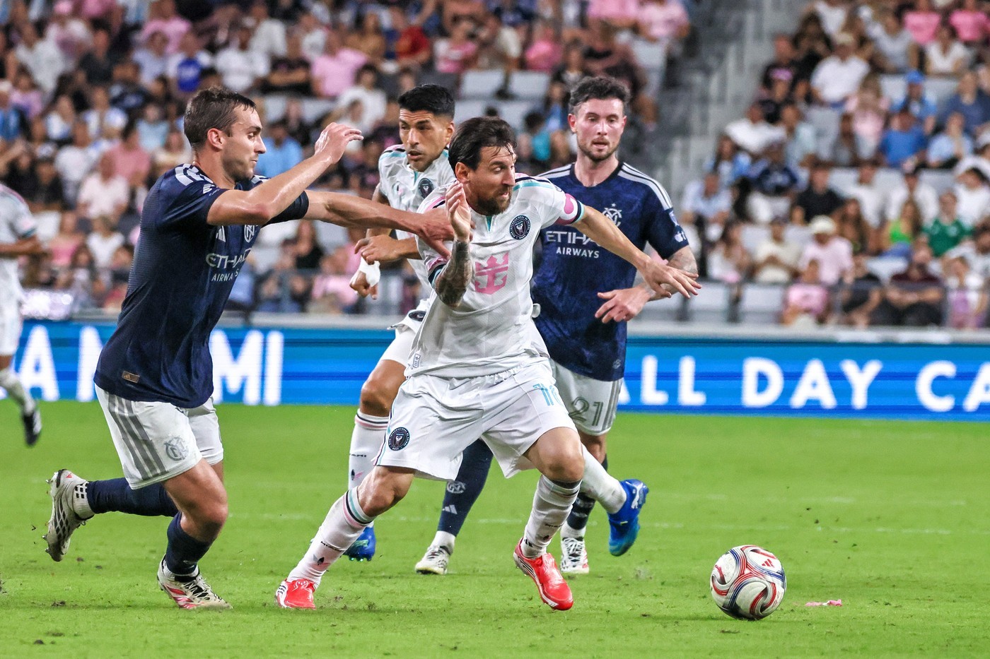 Messi giúp Inter Miami giành suất dự playoff sau chiến thắng 2-0 trước New York FC