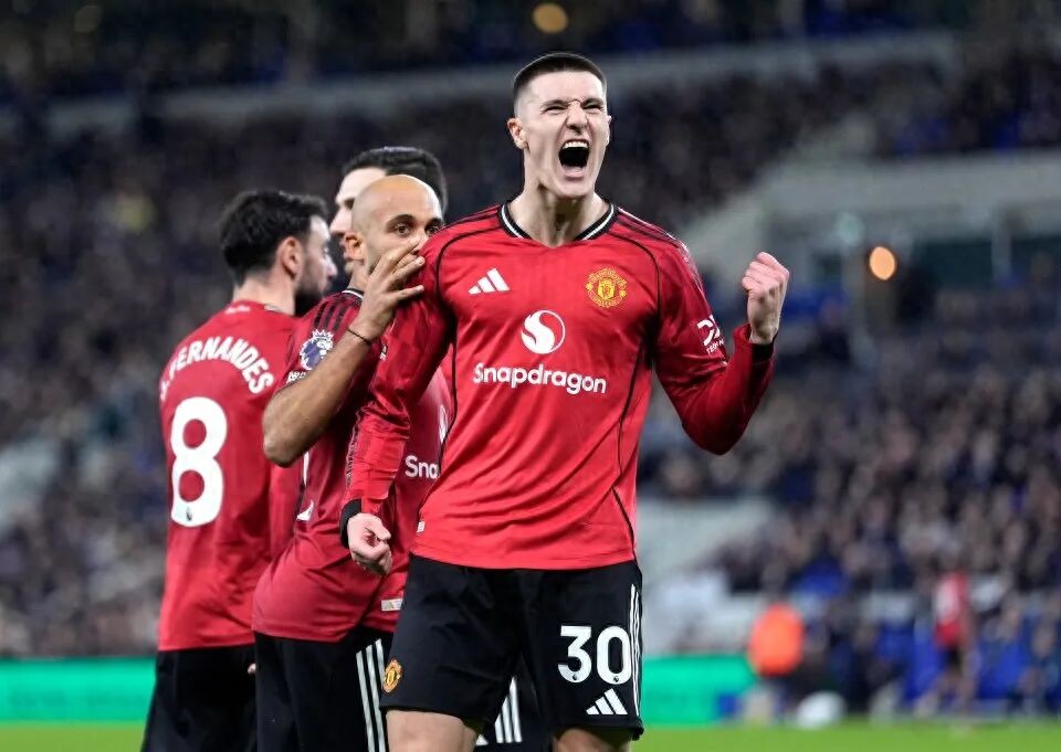 Khởi đầu thuận lợi! Thần hộ mệnh cứu Man United thắng Everton 1-0, Carrick từ chối thay đổi đội hình, Sheshko vẫn hiệu quả