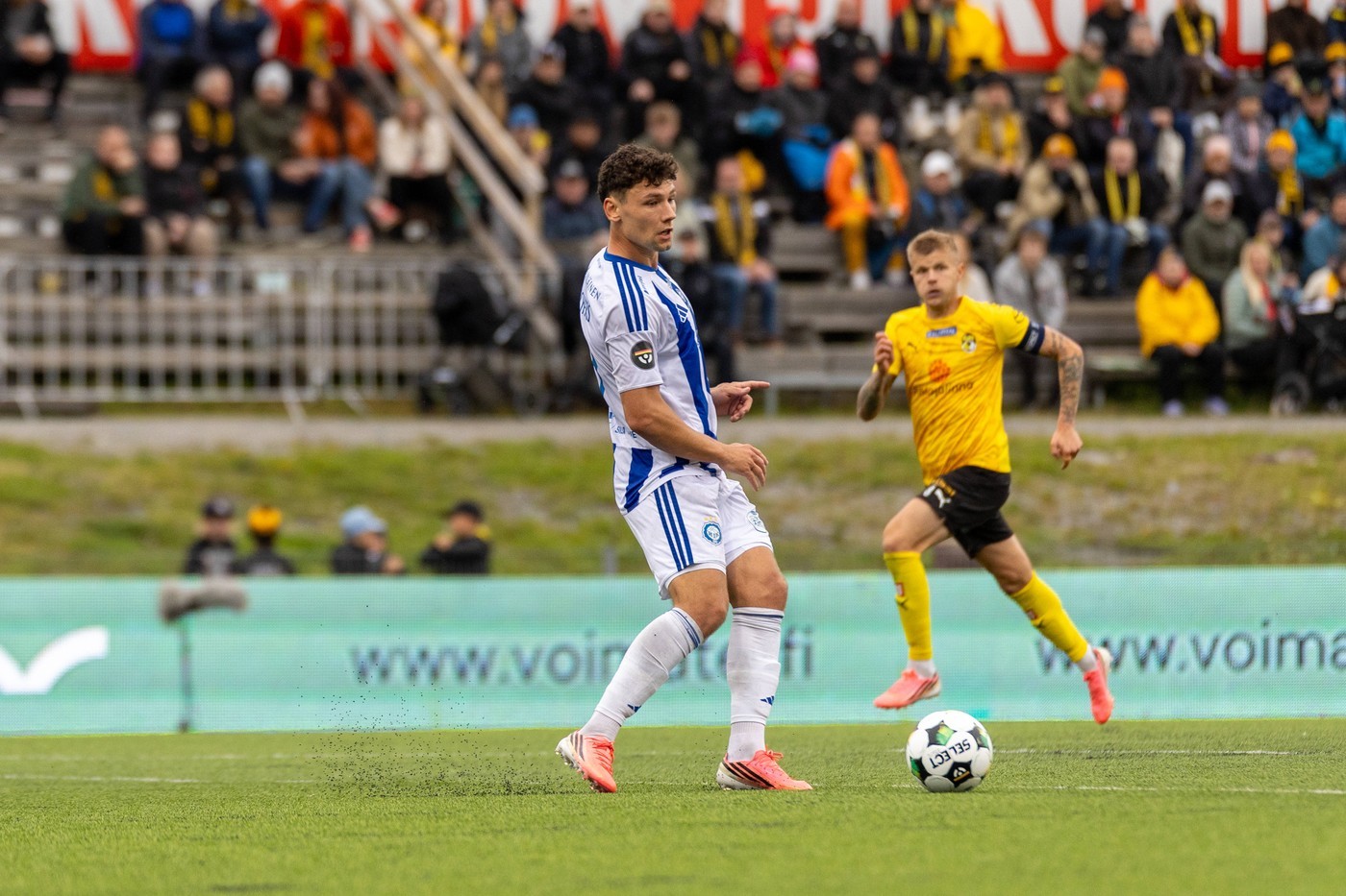 HJK vươn lên vị trí thứ hai tại Veikkausliiga sau chiến thắng kịch tính 7 bàn trên sân của AC Oulu