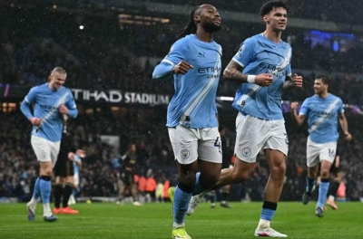 Thị uy sức mạnh, Man City áp sát ngôi đầu Arsenal