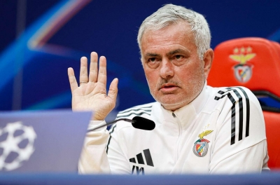 Real Madrid nhận cảnh báo về Mourinho