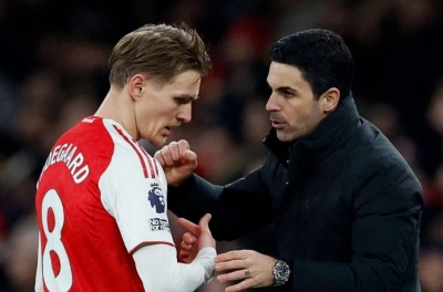 Eze trỗi dậy dữ dội, 'ngai vàng' Odegaard lung lay?