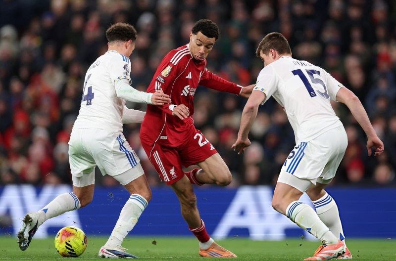 Hòa thất vọng Leeds, Liverpool có khả năng mất top 4
