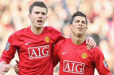 HLV Carrick ngăn cản cơ hội Ronaldo tái ngộ MU