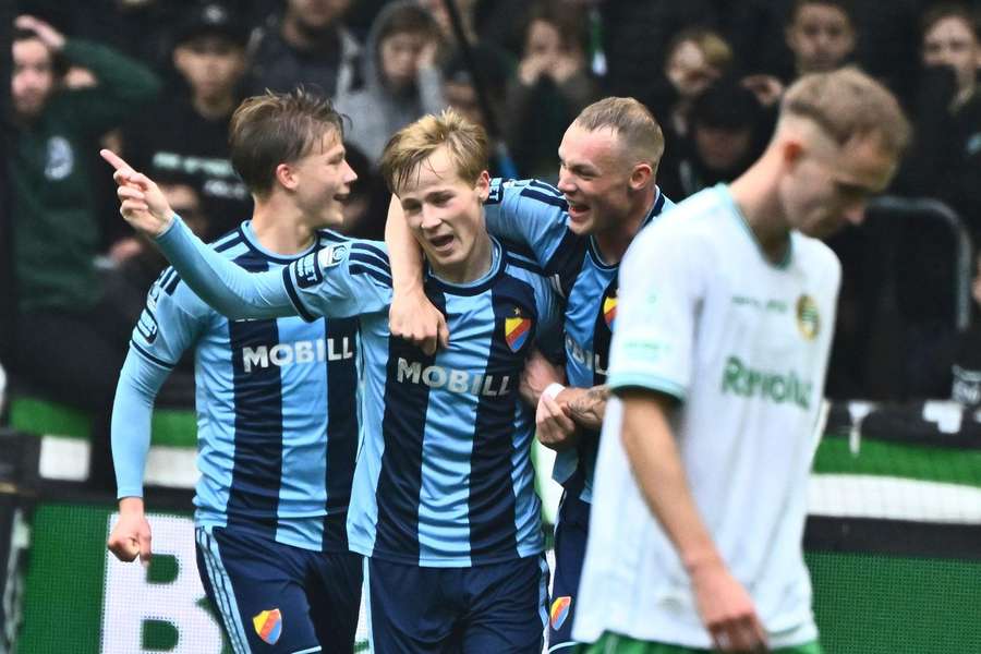 Djurgarden thắng 'el Plastico' để giành vị trí thứ hai tại Allsvenskan từ tay đối thủ Hammarby