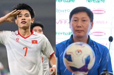 HLV Kim Sang Sik nhắc đến Đình Bắc trước trận đấu Malaysia