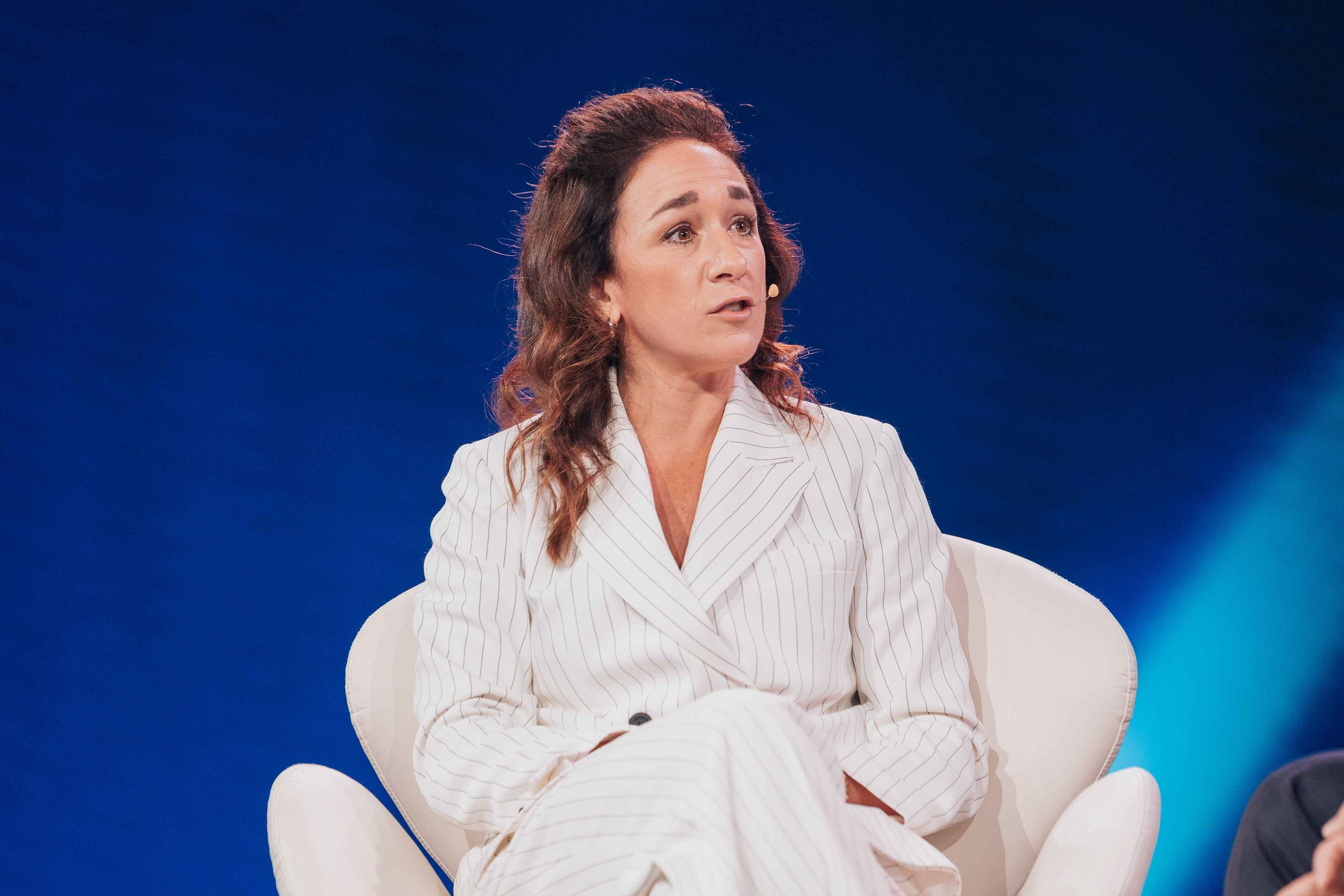 Trưởng bộ phận bóng đá nữ của UEFA Nadine Kessler về sự thống trị của Barca &amp; phí chuyển nhượng ngày càng tăng