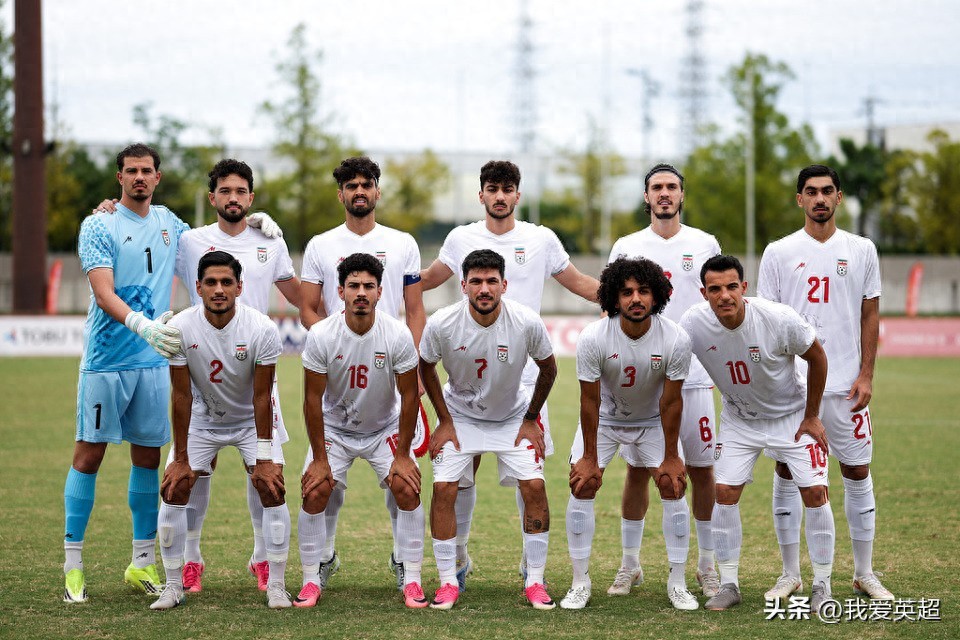 Bị lội ngược dòng 1-4! Các cầu thủ Iran suy sụp ngồi bệt xuống sân, từ ngôi nhất bảng đến bị loại, từng chế nhạo tuyển Trung Quốc không phải đối thủ tranh vô địch.