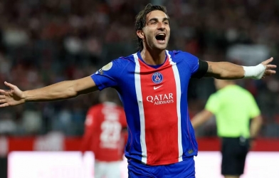 Ferran Torres lập siêu phẩm, PSG có chiến thắng đầu tiên tại Ligue 1