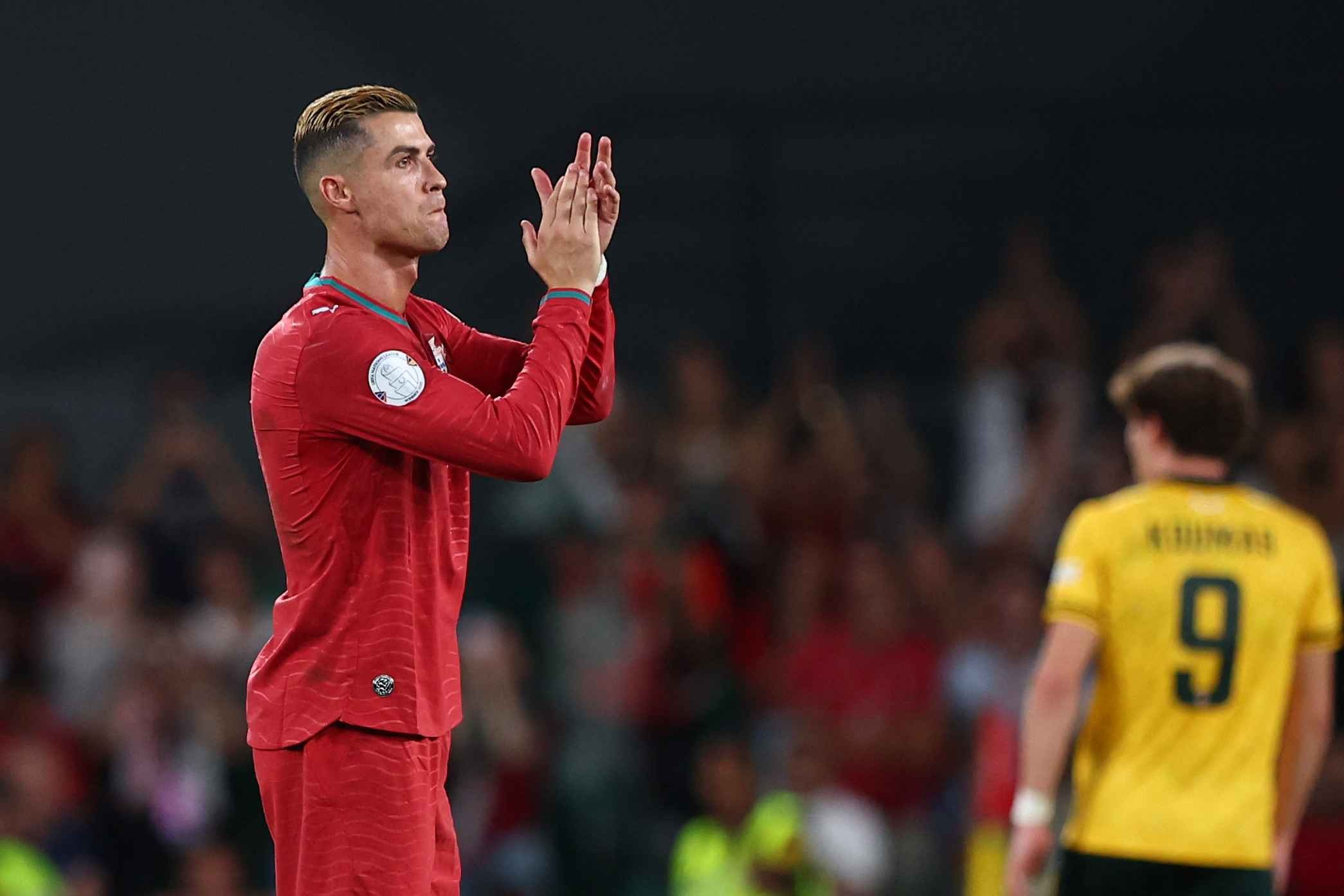 Từ việc công kích Queiroz đến bỏ ra về: Những tranh cãi của Ronaldo với Bồ Đào Nha
