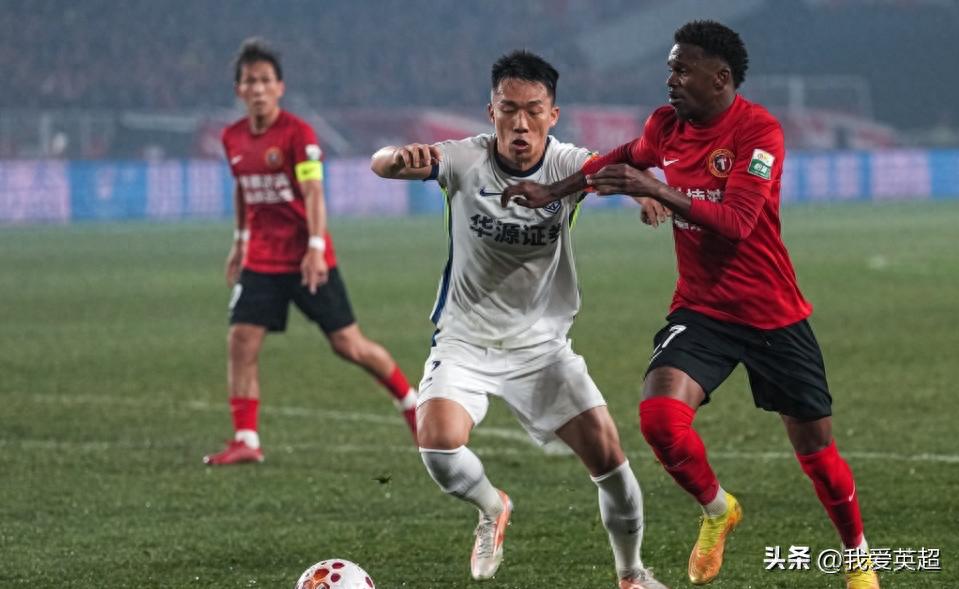 Liaoning Tieren 1-1 Wuhan Three Towns tại giải Chinese Super League: chuỗi 7 trận không thắng nhưng vẫn hơn đối thủ 4 điểm; Chen Binbin ghi siêu phẩm, Lota cứu nguy bằng bàn gỡ hòa.