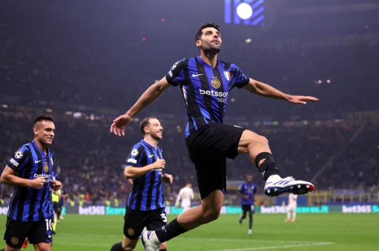 Cựu sao Inter Milan xin rời CLB để về Iran đi lính