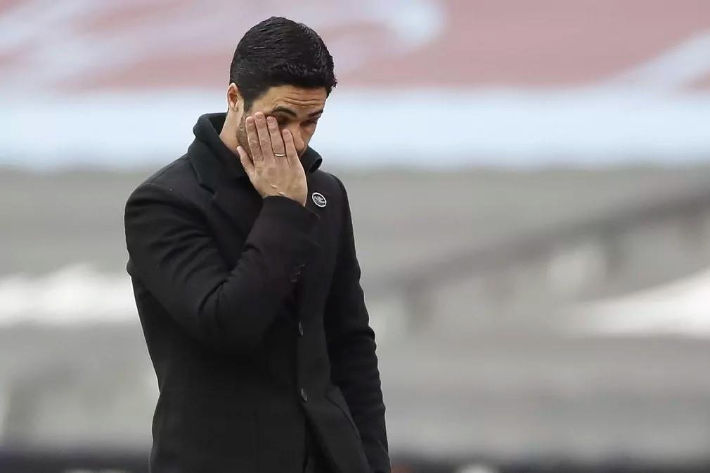 Arsenal tiếp tục gặp ác mộng ở hàng thủ