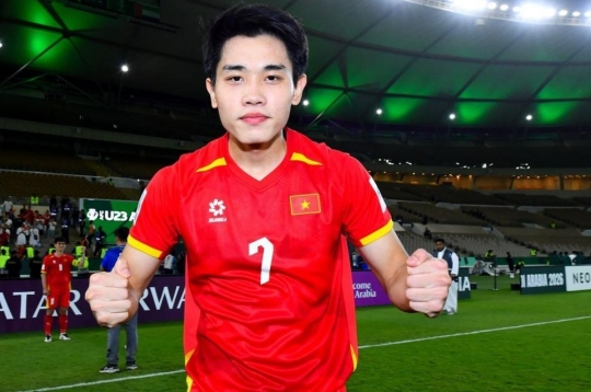 Thay thế Đình Bắc, U23 Việt Nam chốt 'sát thủ' săn bàn cao 1m81