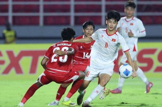 CĐV Indonesia phản ứng dữ dội vì đội nhà dựng xe buýt khi gặp Việt Nam