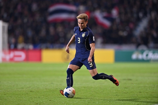 'Vua cùi chỏ' tiết lộ khả năng giã từ ĐT Thái Lan