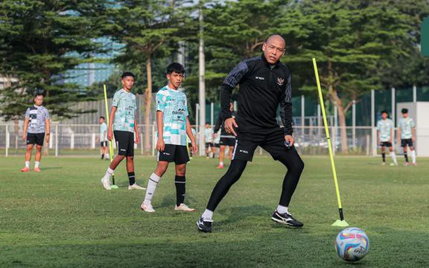 HLV Indonesia không chịu áp lực, yêu cầu học trò hạn chế mạng xã hội trước khi gặp U19 Việt Nam