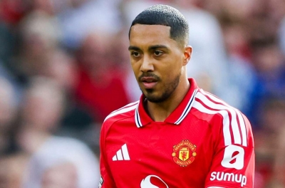 Tân binh MU thất vọng khi thua trận derby Manchester đầu tiên
