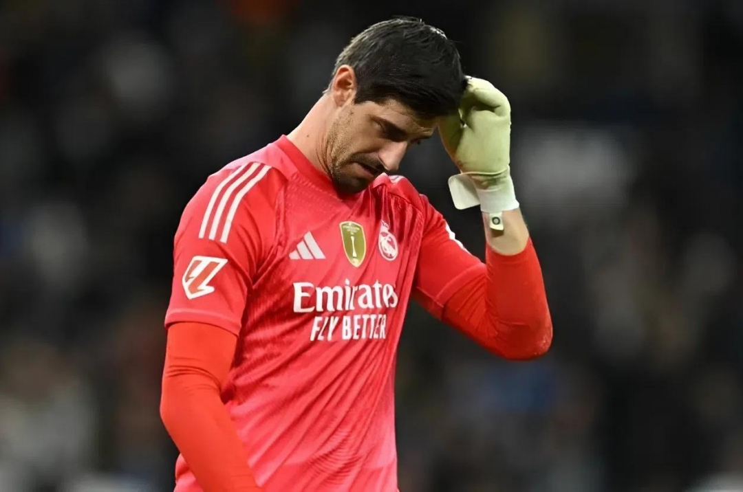 Thibaut Courtois bị trừng phạt sau vụ bê bối tại Real Madrid