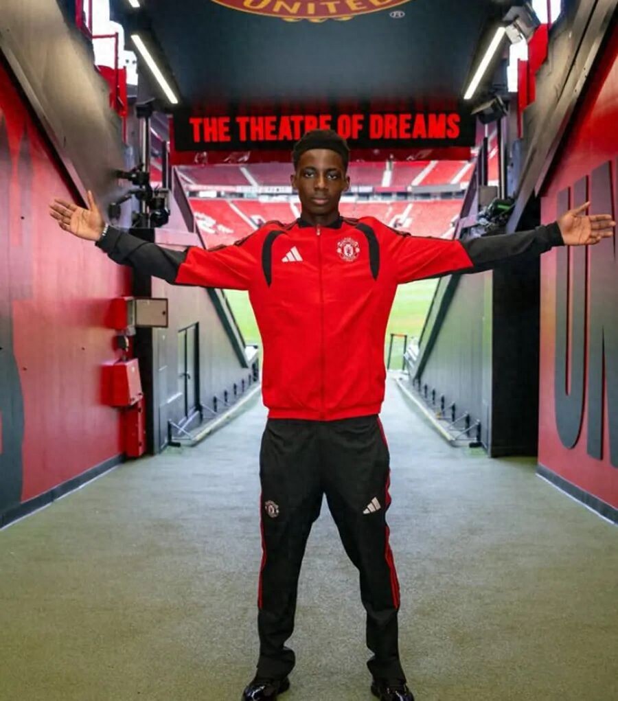 MU chính thức công bố chiêu mộ tài năng trẻ 16 tuổi của Man City, cậu bé này tuyên bố Quỷ đỏ mới là đội bóng lớn hơn! Real Madrid đã thông báo với MU về việc đã liên hệ với JJ