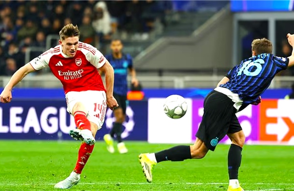 Arsenal thăng hoa ở Champions League
