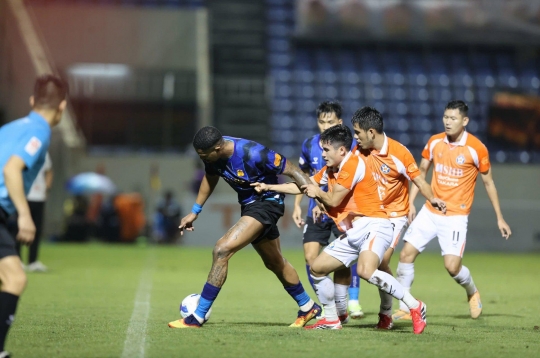 Một loạt đội bóng V-League nhận án phạt từ VFF