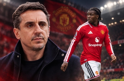 Gary Neville chỉ đích danh cầu thủ khiến MU đánh rơi chiến thắng