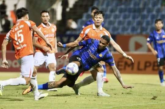 Siêu phẩm phút 90+6 cứu Đà Nẵng, HAGL đánh rơi 3 điểm khó tin