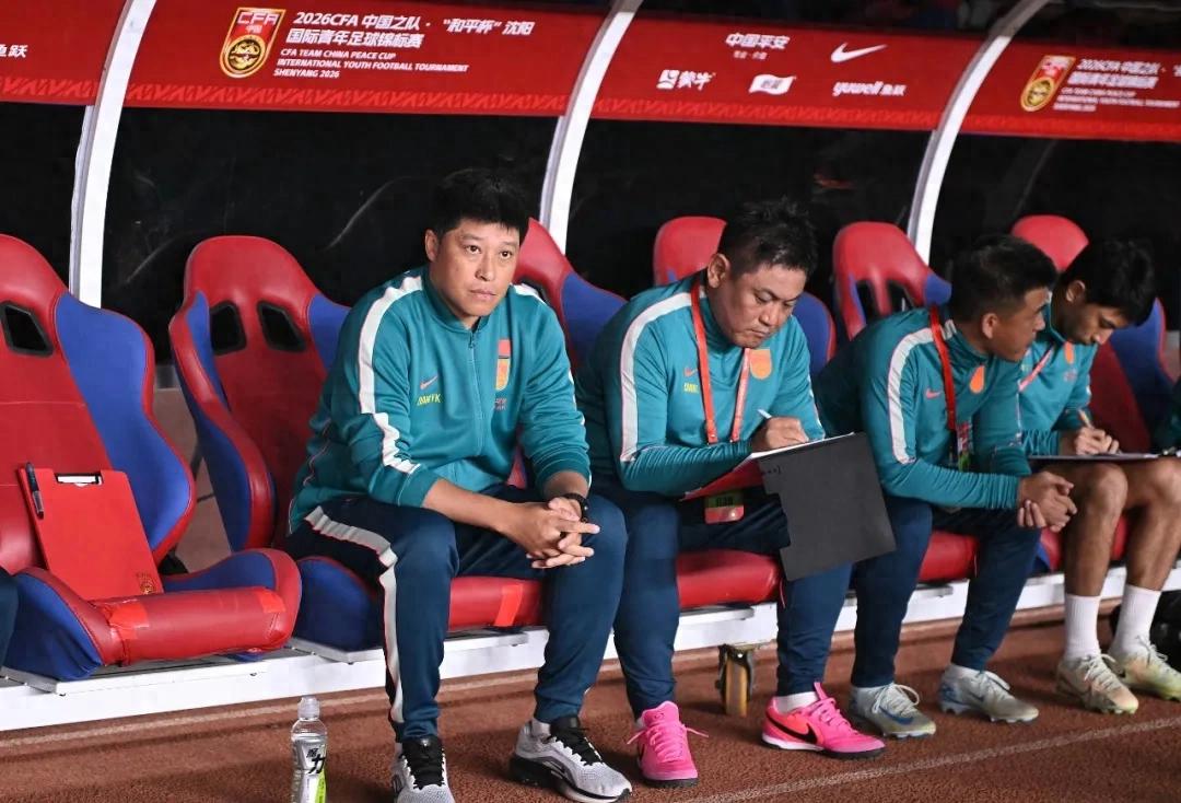 Đội tuyển U16 quốc gia không thể giành chiến thắng ngay trận mở màn, màn ra mắt của Trương Diệu Khôn bị bao phủ bởi 6 phút đen tối.