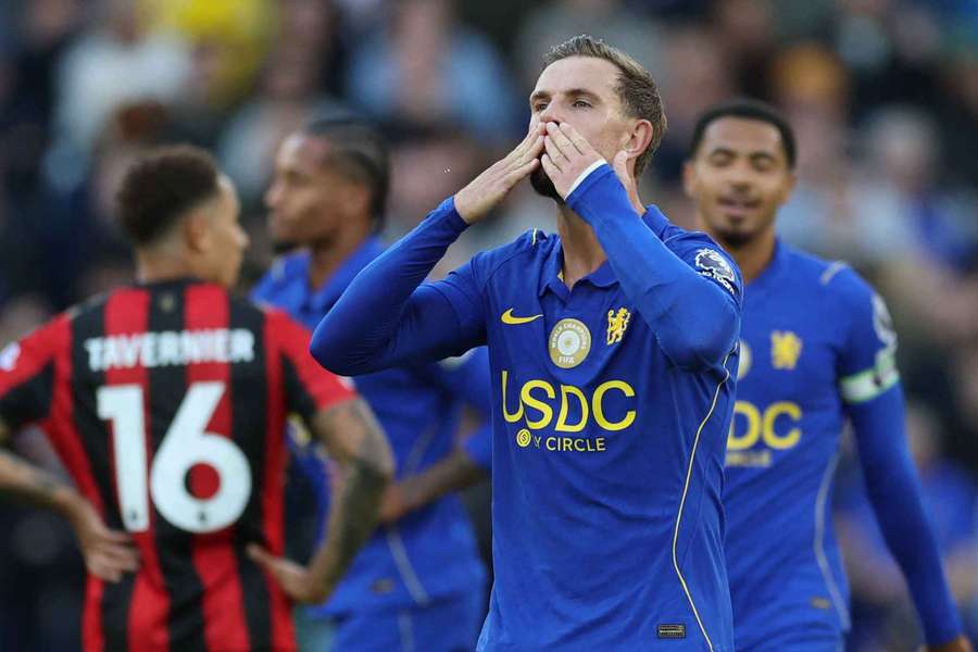 Henderson tỏa sáng khi Chelsea năm sao gia tăng sức ép lên Bournemouth của Rose