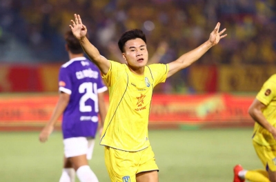 Vừa được dự ASIAD, tiền vệ U23 Việt Nam lập ngay cú đúp sau 4 phút