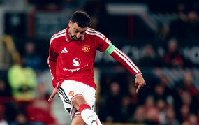Rooney: "Carrick cần loại Bruno Fernandes khỏi đội hình ngay trước khi anh ta bùng nổ"