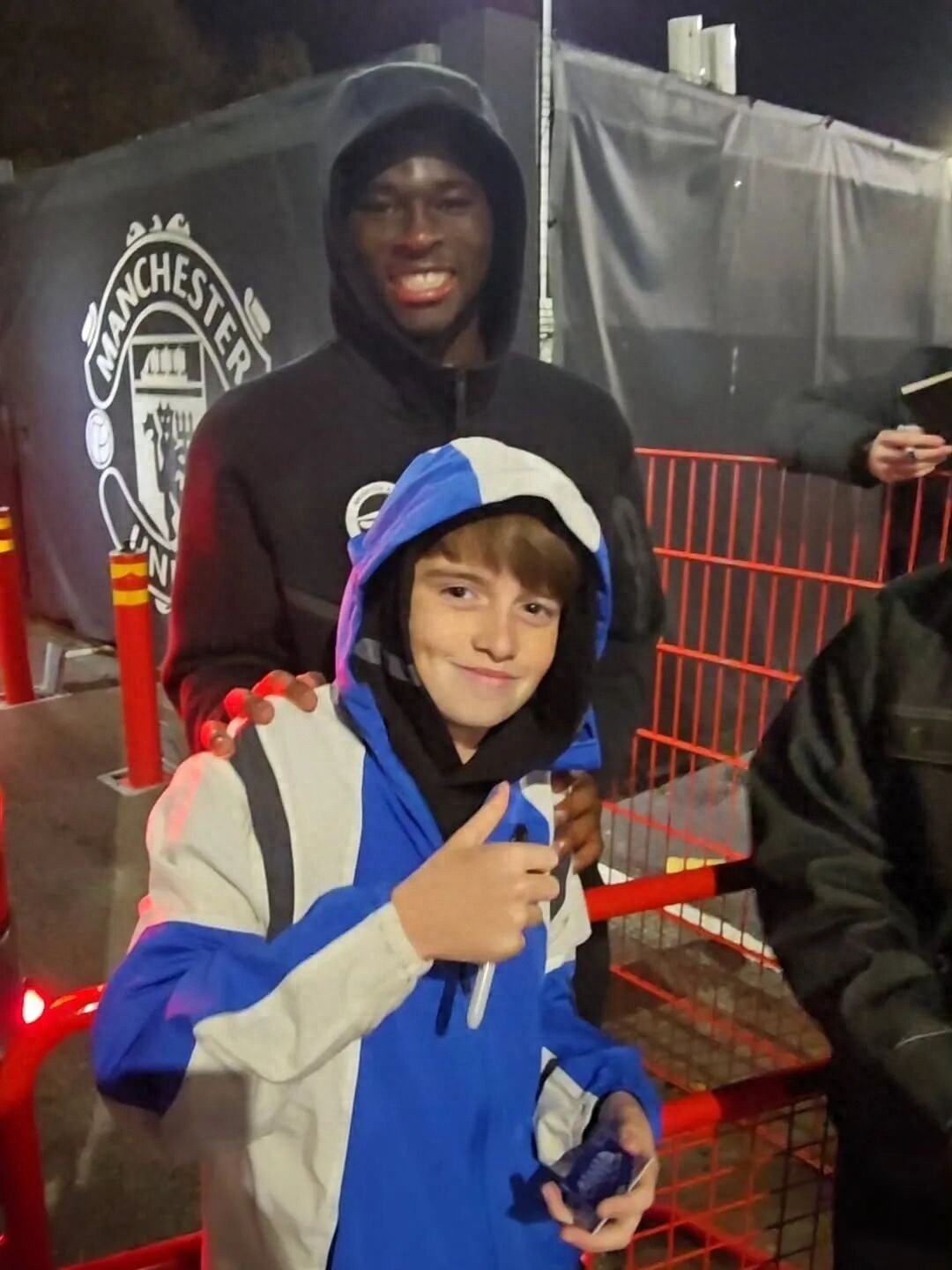 Baleba lần đầu tiên nói về tin đồn chuyển nhượng đến Man United, bác bỏ việc vì thế mà chơi kém! Tiết lộ Man United muốn bán tiền vệ phòng ngự trị giá 60 triệu bảng