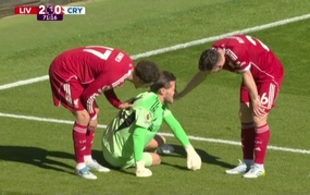 Tranh cãi nảy lửa quanh bàn thắng 'thiếu fair-play' vào lưới Liverpool