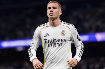 Vừa chia tay Real Madrid, tiền vệ Argentina lập ngay hat-trick