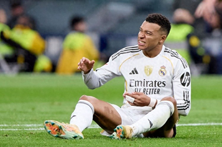 Thật là xấu hổ cho ai đó! Real Madrid ký hợp đồng miễn phí Mbappé, nhưng cả 4 danh hiệu trong nước đều bị Barcelona giành lấy, Paris giành 6 danh hiệu