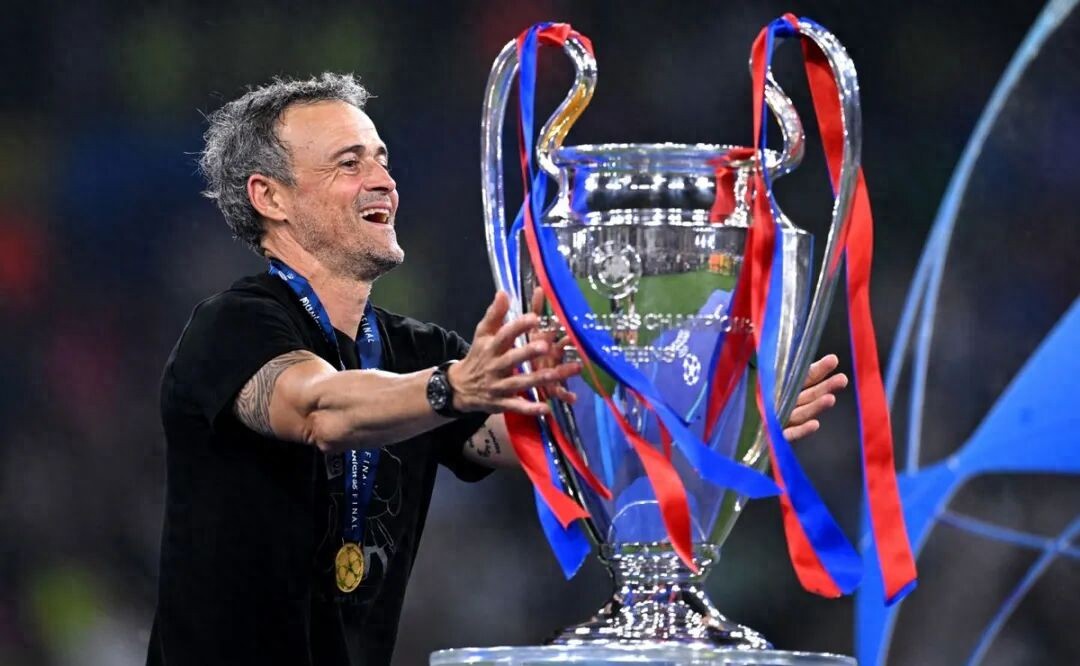 "Bậc thầy" Enrique, Cruyff của PSG?