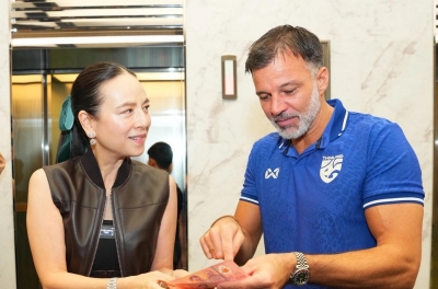 Nữ tỉ phú Madam Pang 'chơi lớn', thưởng khủng HLV ĐT Thái Lan nếu...