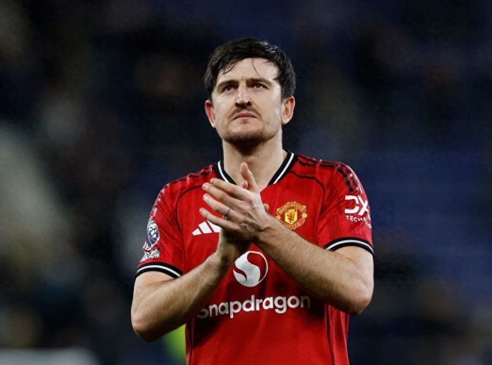 Manchester United lo lắng Maguire có thể ra đi, sợ buộc phải nâng cao đãi ngộ hợp đồng! Carrick nói một lợi thế của anh ấy là vô giá