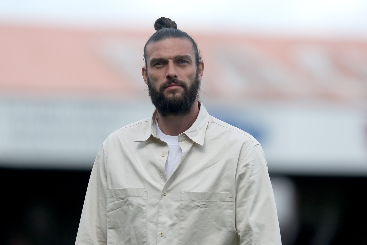 Cựu tiền đạo tuyển Anh Andy Carroll tiết lộ anh bị 'người bạn nổi tiếng' tấn công tình dục.