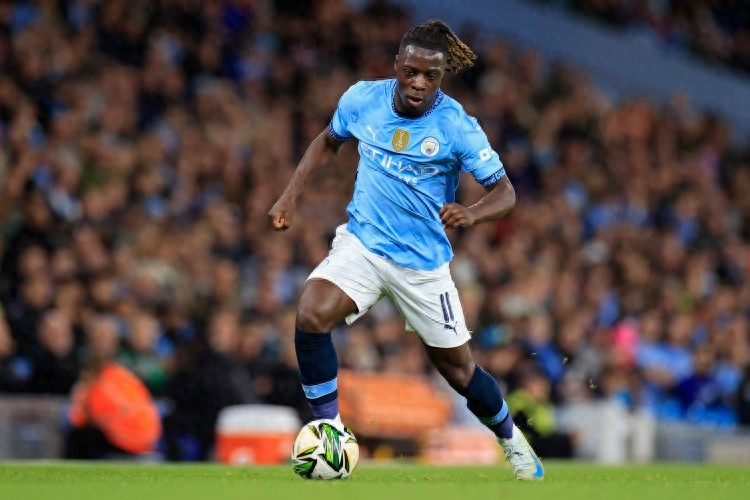 Ngoại hạng Anh mùa này có 6 cầu thủ tạo cơ hội và thành công trong việc đi bóng qua người trên 20 lần, trong đó có Saka.