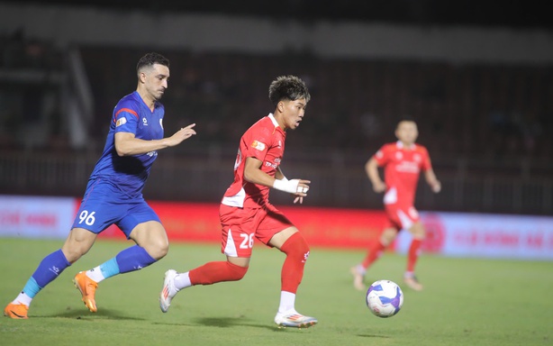 Cầu thủ Việt kiều 20 tuổi khiến cả V-League ngạc nhiên
