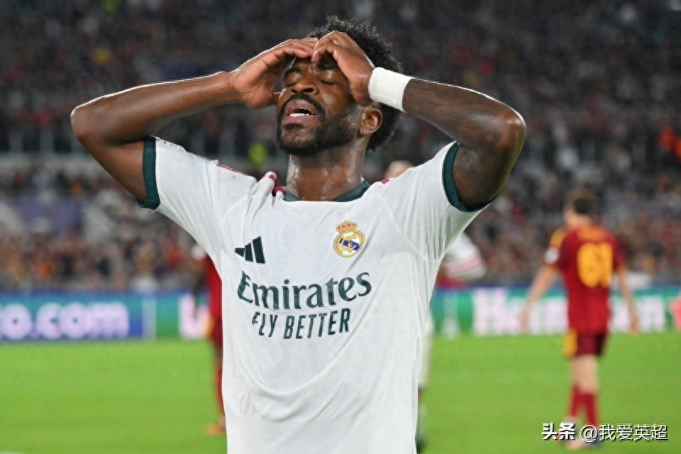 Sai lầm dẫn đến bàn thua! Ngôi sao 130 triệu bất mãn vì bị thay, giơ tay chất vấn Mourinho, và sau khi anh rời sân Real Madrid đã có màn ngược dòng không tưởng