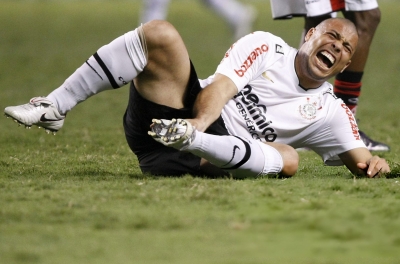 Ronaldo chấn thương vai